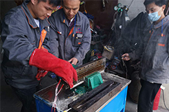 熔噴布模頭堵孔怎么辦？熔噴模具干冰清洗機(jī)為您解決難題